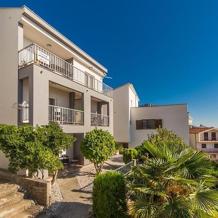 Apartments By The Sea Brist, Makarska - 11078 Dış mekan fotoğraf