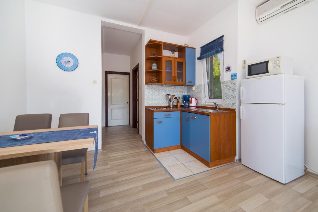 Apartments By The Sea Brist, Makarska - 11078 Dış mekan fotoğraf