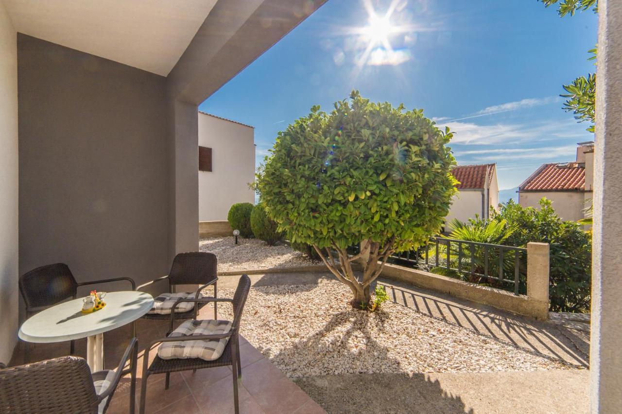 Apartments By The Sea Brist, Makarska - 11078 Dış mekan fotoğraf